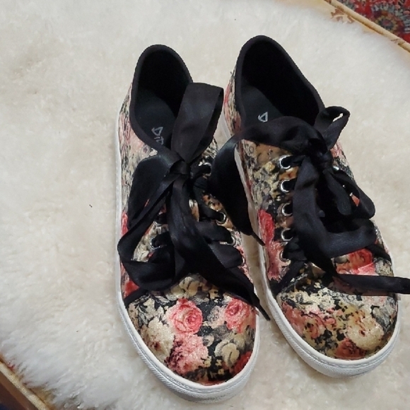 Dirty Laundry Orange and Black Sneakers Floral Pattern - Picture 1 of 9